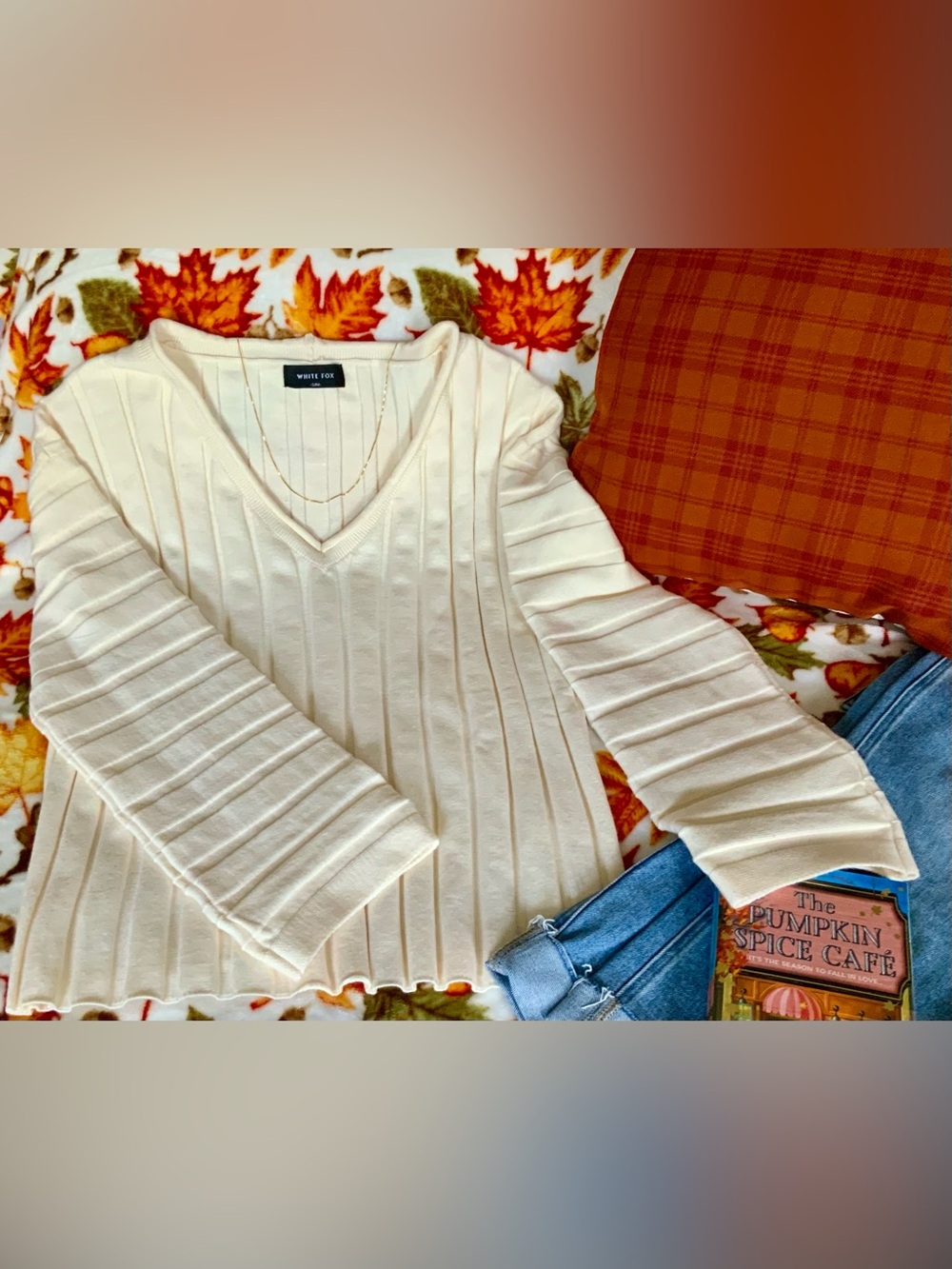 WHITE FOX Cream Ivory Ribbed V-Neck Sweater S/M Relaxed Cozy Knit